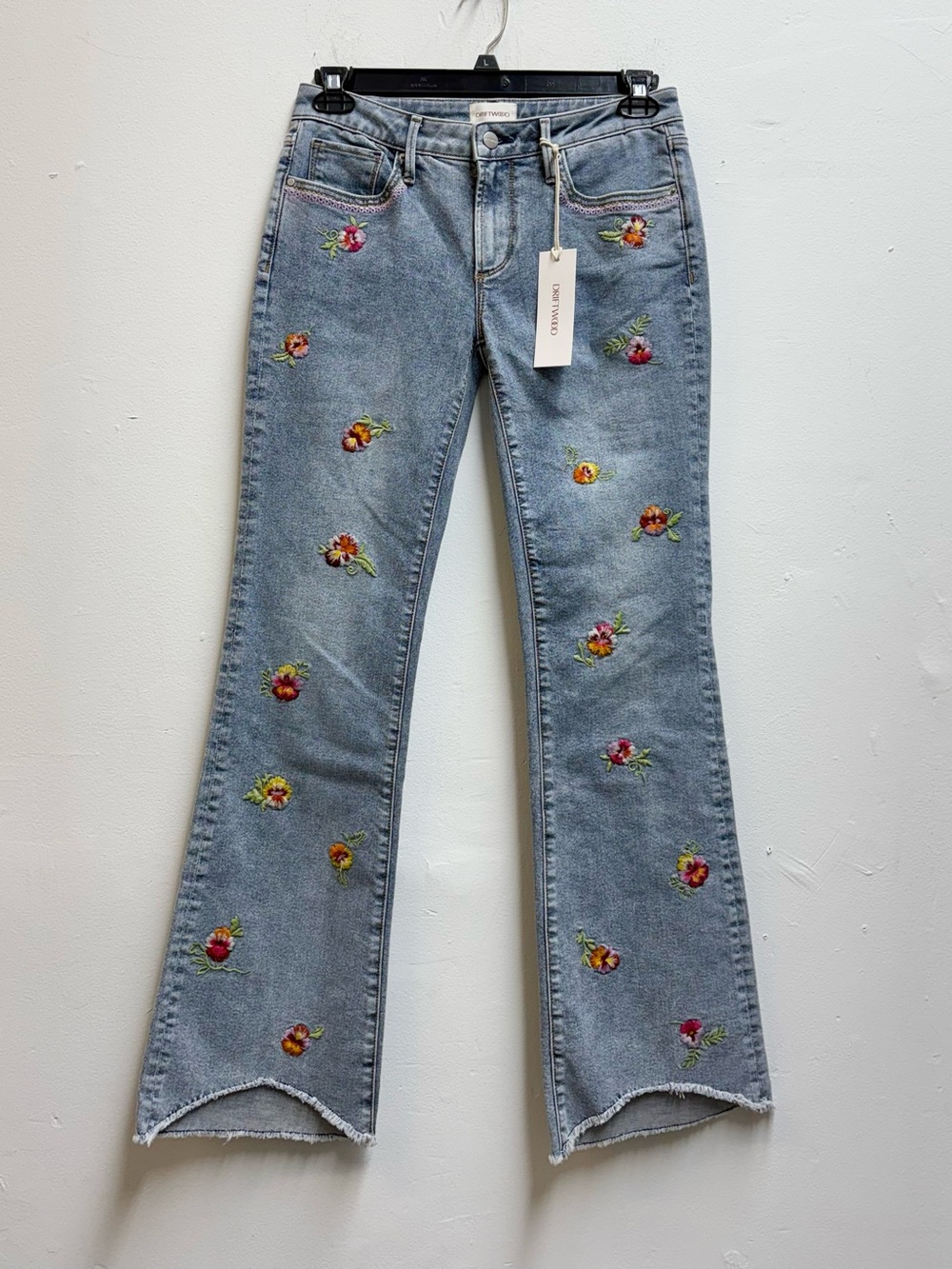 Driftwood Eva Jeans Women’s Size 26 Floral Embroidered Flare Raw Hem Denim NWT - Picture 4 of 9